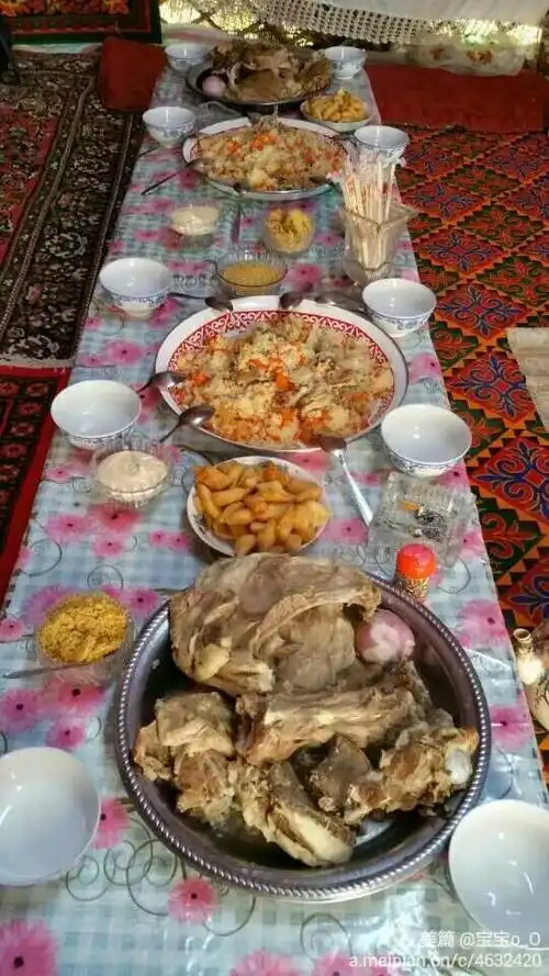 古尔邦节回奶奶家过年了,奶奶爷爷做了一桌子的美味佳肴