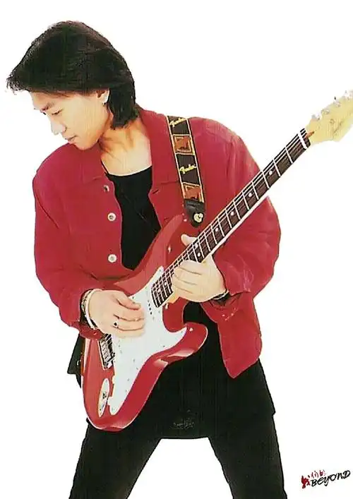 求黄家驹全身照(白色背景)