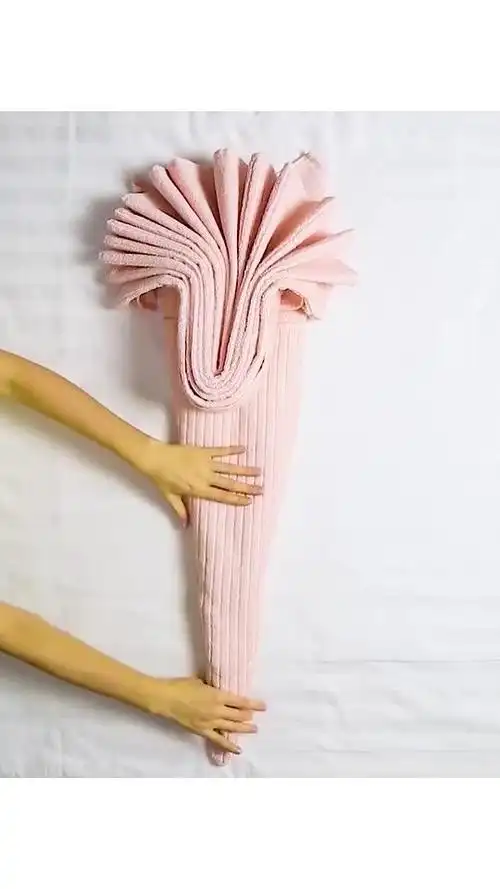 做一对毛巾小天鹅让卧室更浪漫!