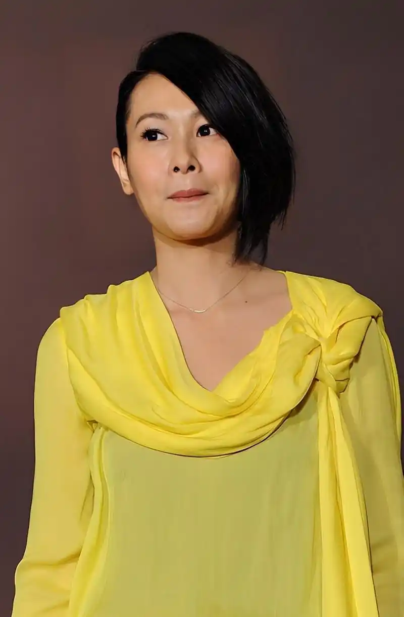 疫情3年,53岁的刘若英第一次回来,胖成 "中年大妈" 热议!