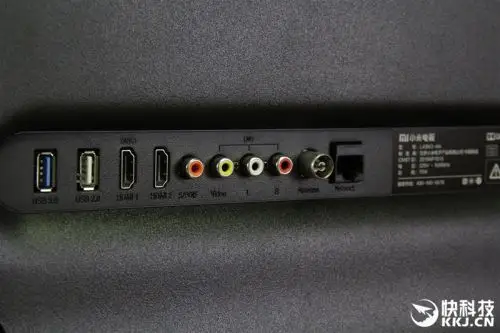 智能硬件 发现 小米电视3s的所有电视接口都被隐藏在了背板上.