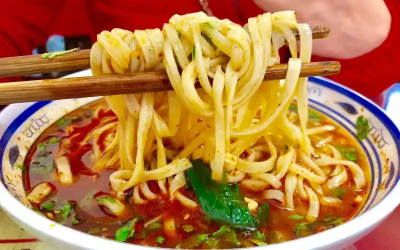 活动  陕西非遗美食大刀面,6元一碗,一天6袋面不够卖,本地人都爱来