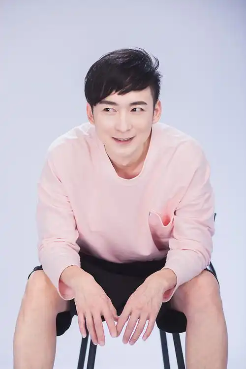 冯博冬日写真释放暖意,被赞男友力爆棚