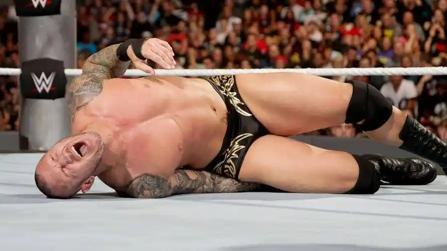 粉丝们在wwe节目上已经没有看到兰迪·奥顿有一段时间了,但现在似乎