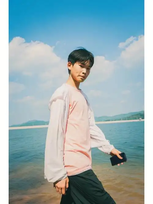 男孩子也可以拍摄小清新的照片