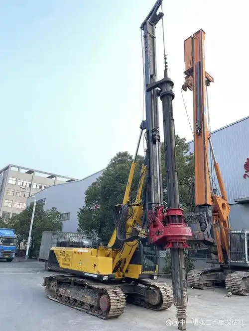 旋挖钻机是一种专用于打地基钻孔的工程机械,通过桅杆上的动力头带动