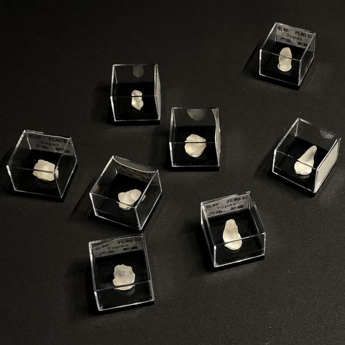 新疆托帕石黄玉原石籽料金丝玉矿物晶体矿标宝石标本水晶教学实验