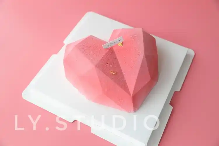 麓屿 法甜覆盆子夹心慕斯蛋糕粉色心形喷砂桃心七夕蛋糕厦门同城