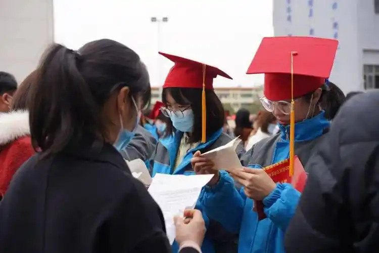 邵东一中举行高三学生成人仪式暨高考百日誓师大会