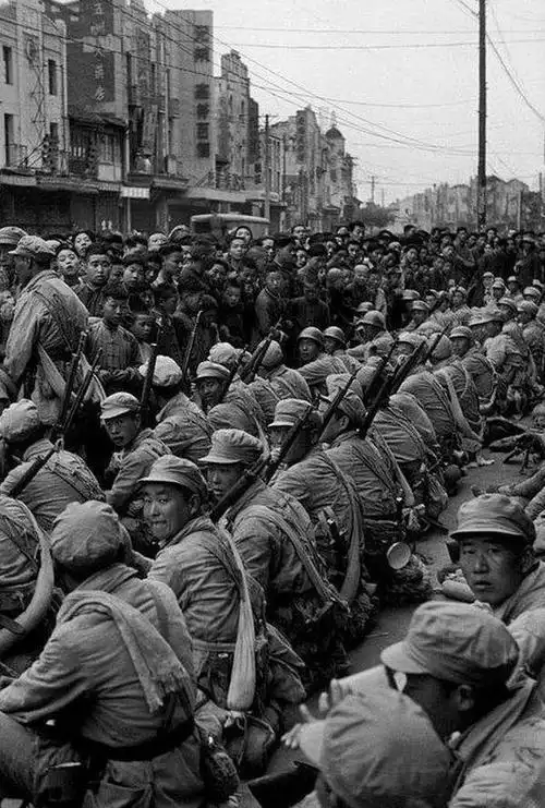 1949年4月的南京老照片解放军秋毫无犯