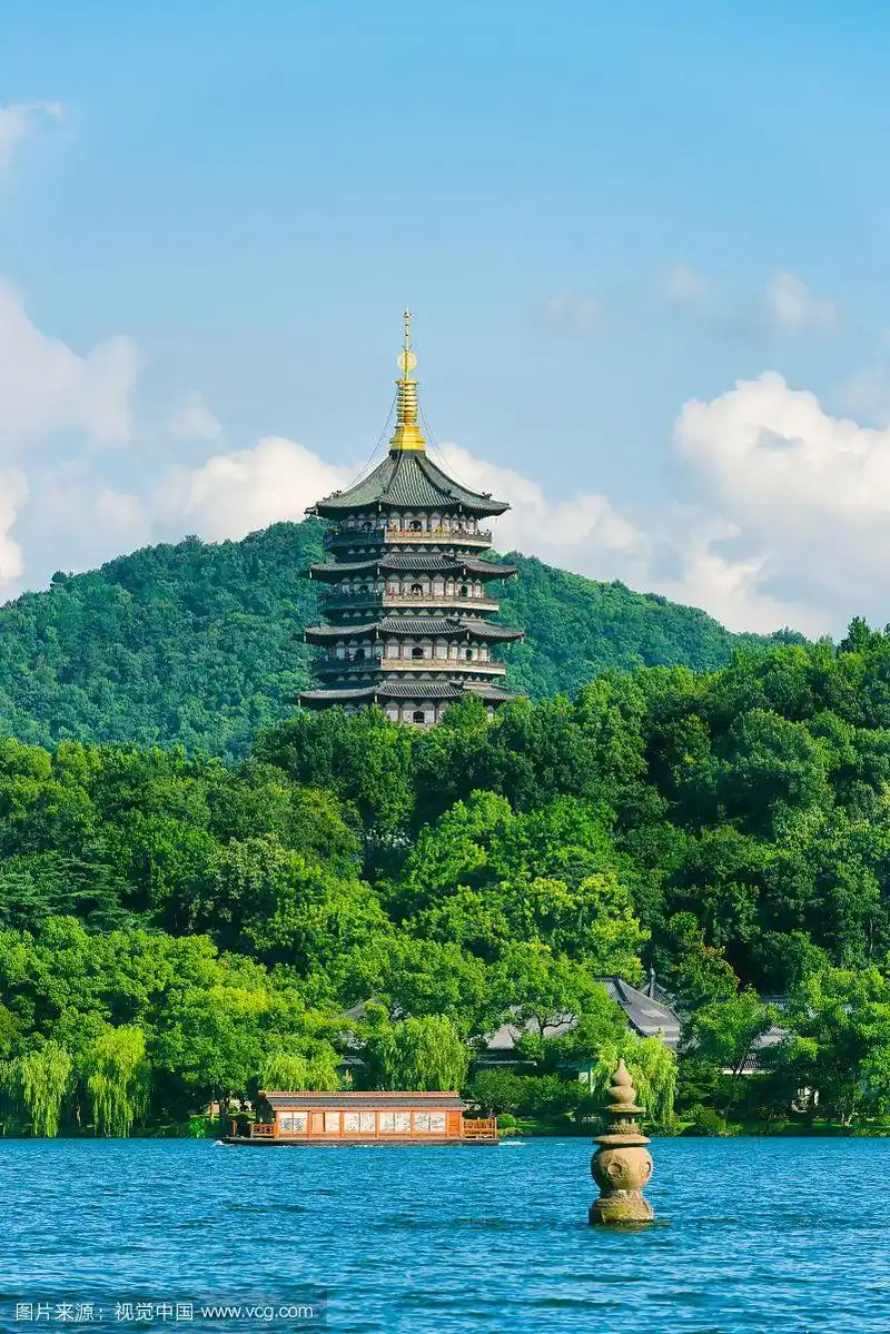 浙江杭州西湖风景区三潭印月雷峰塔风光