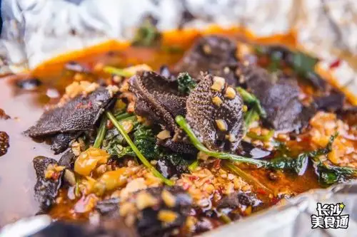 欧记家的毛肚比平时吃的一倍还要大,咻一下把肉和汁吸进嘴里~完美