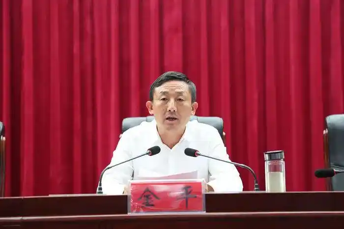 息县县委书记金平代表县委县政府进一步明确了指导意见.