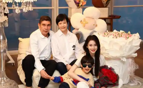 小海绵正脸出镜_baby_照片_黄晓明