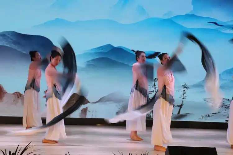 水墨兰亭一组优美的舞蹈慢门摄影