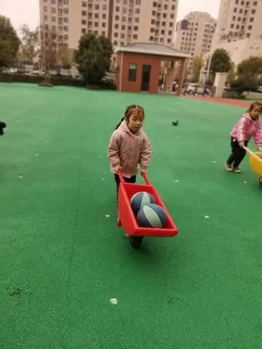 户外游戏———《推小车》