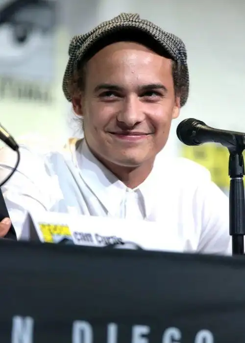 frank dillane height, weight, age, body statistics