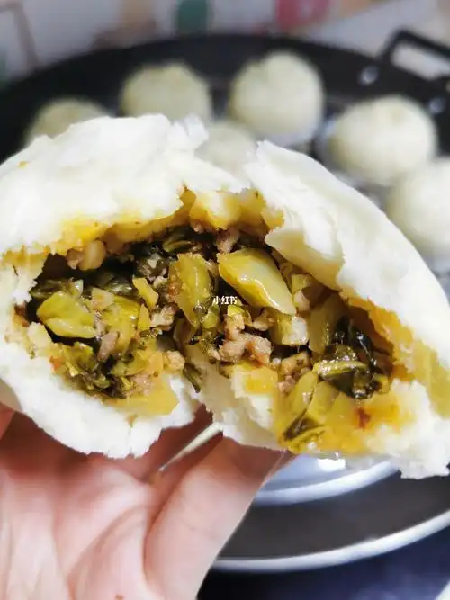 看到有小姐妹分享香辣酸菜包,秘诀是加火锅底料,没想到打开新味蕾