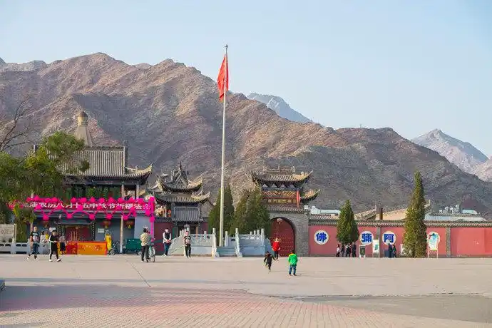 贺兰山麓山林古刹北武当庙寿佛寺