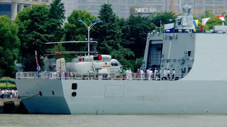 中国驱逐舰:151号"郑州"