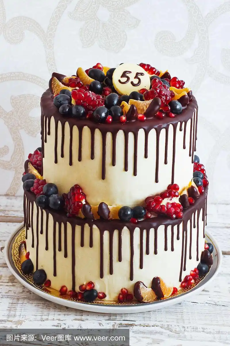 两层水果巧克力蛋糕