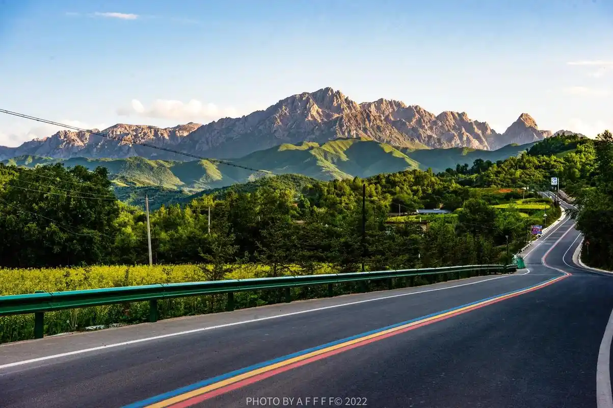 山不向我走来,我便向山走去 甘肃太子山 #保持热爱奔赴山海  - 抖音