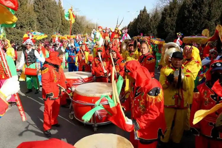 龙腾狮舞闹新春,锣鼓声声庆丰收