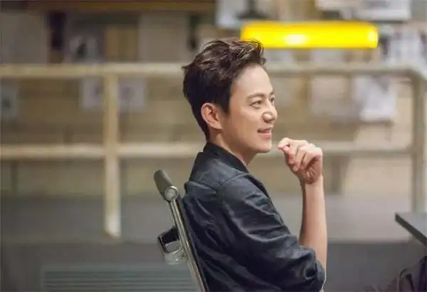 何炅和戴军国外kiss