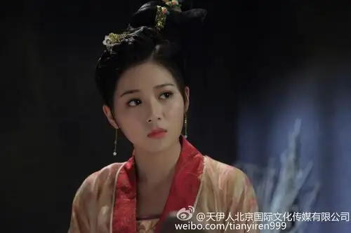 邓琳 饰 尹晴柔