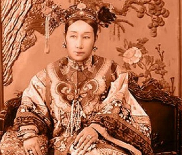 慈禧罕见真实老照片其实没有那么丑曾迷倒年轻外国军官