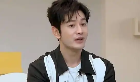 黄晓明陪完前妻陪女友,新欢旧爱同框,处境天差地别