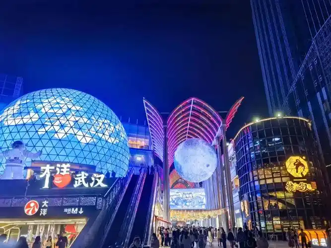 好玩,下次还来#世界城光谷步行街夜景 #武汉 - 抖音