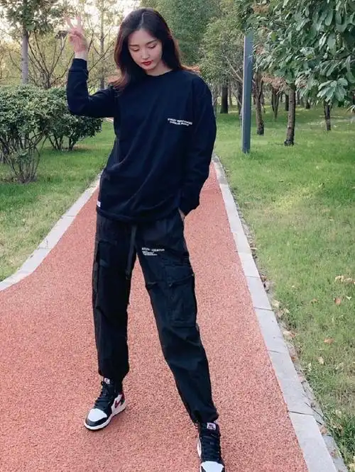 我终于信了,原来女生这样穿aj才"最潮",男生看了都自愧不如