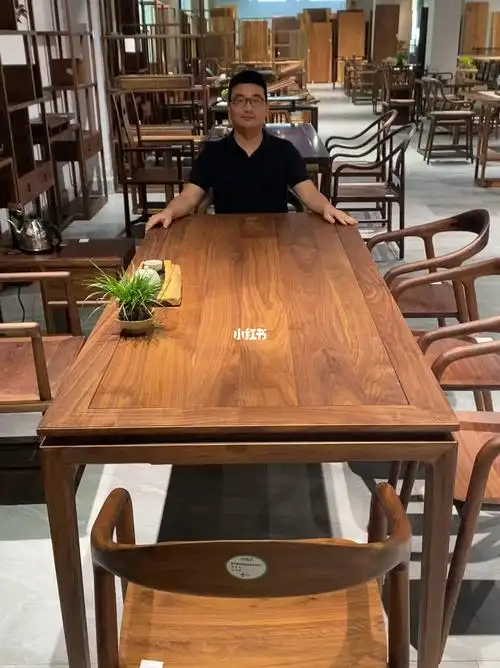 去客厅化的一款桌子黑胡桃木桌子