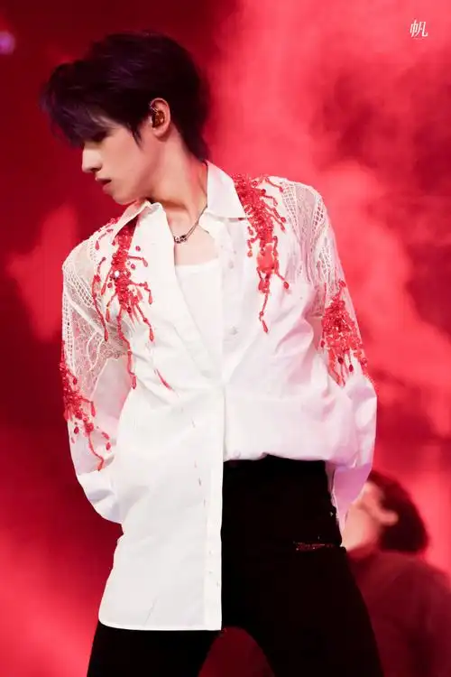 朱志鑫蓝发##朱志鑫戴唇环