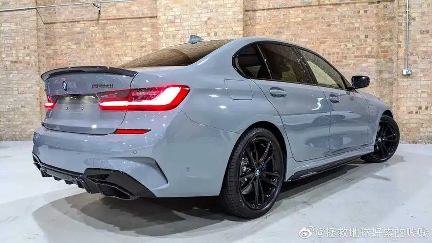 每天一组汽车美图水泥灰色的bmwm340i