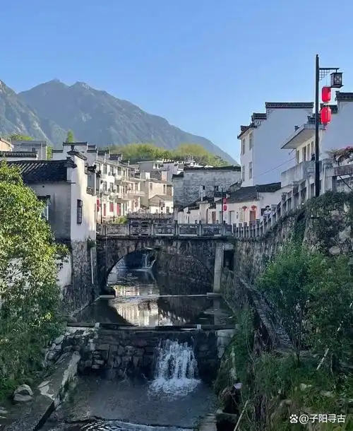 这是位于安徽省绩溪县家朋乡的一个典型的徽州古村落——坎头村,也叫