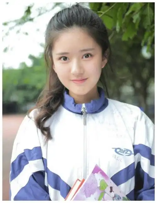 赵露思(中国女演员)_尚可名片