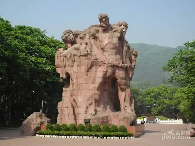 九鼎名都-红岩魂广场革命烈士雕塑-27