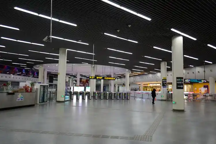 2022年3月30日,人民广场地铁站.