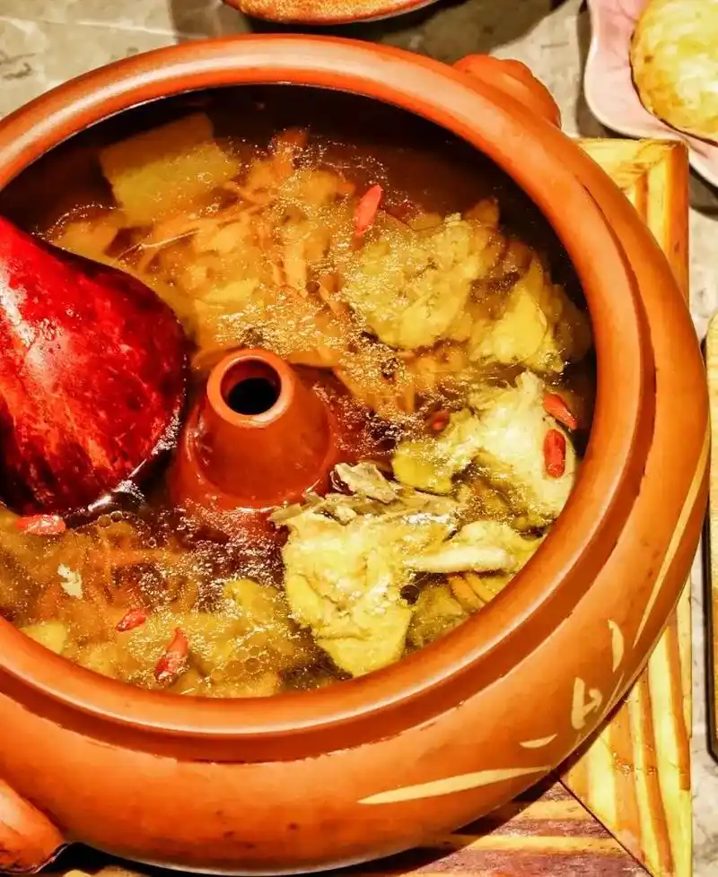 上海也有云南特色菜云海肴鸡汤大补冲鸭