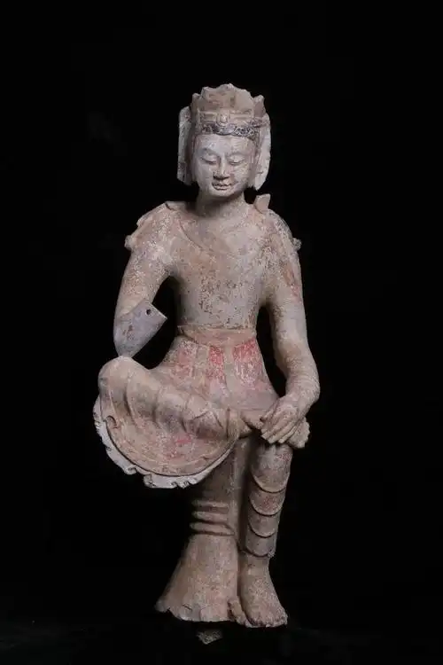 青州北魏至东魏早期的佛教造像体现出南朝"秀骨清像""褒衣博带"的特征