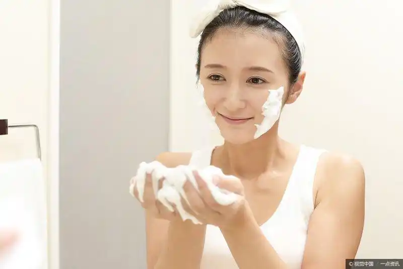 洗面奶哪个适合干皮适合干皮痘肌的洗面奶推荐