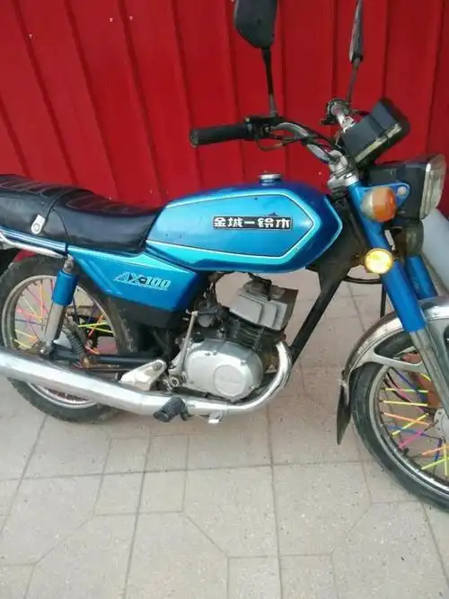致敬两冲程摩托经典:聊聊铃木ax100