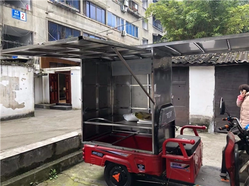 9成新三轮车出售9月份买的三轮车摆摊用了一个月多点时间由于有事情没