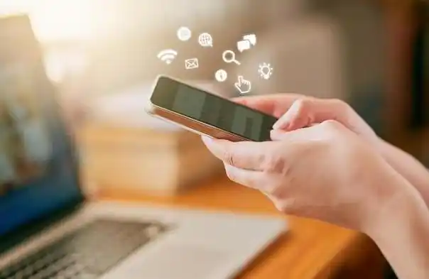 方式变得越来越灵活,他们可以通过电脑,手机等设备随时随地提供劳动