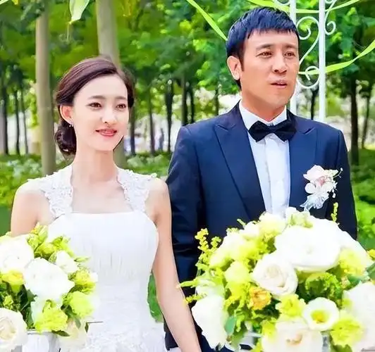 于和伟,这位演员以其深沉内敛的表演风格,历经十余年的演艺生涯,始终