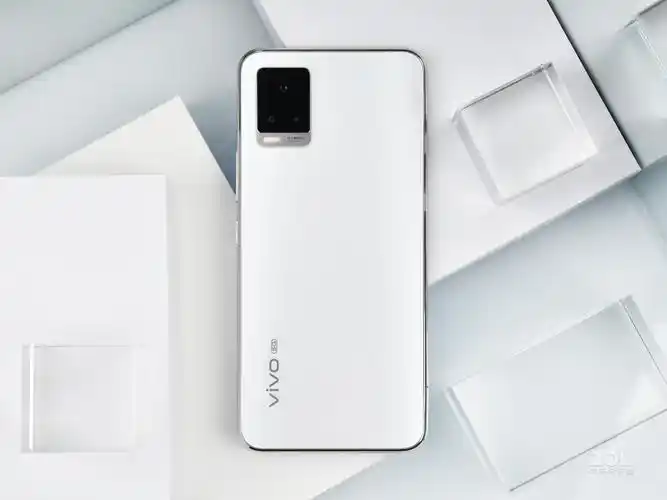 一起来享受下vivos7月光白的独特魅力之所在