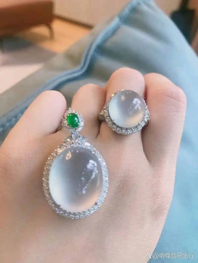 天然缅甸a货翡翠玻璃种鸽子蛋18k高端定制款镶嵌吊坠挂件