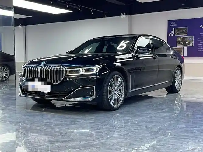 出一台21年3月上牌宝马740li行政豪华套装34万公里